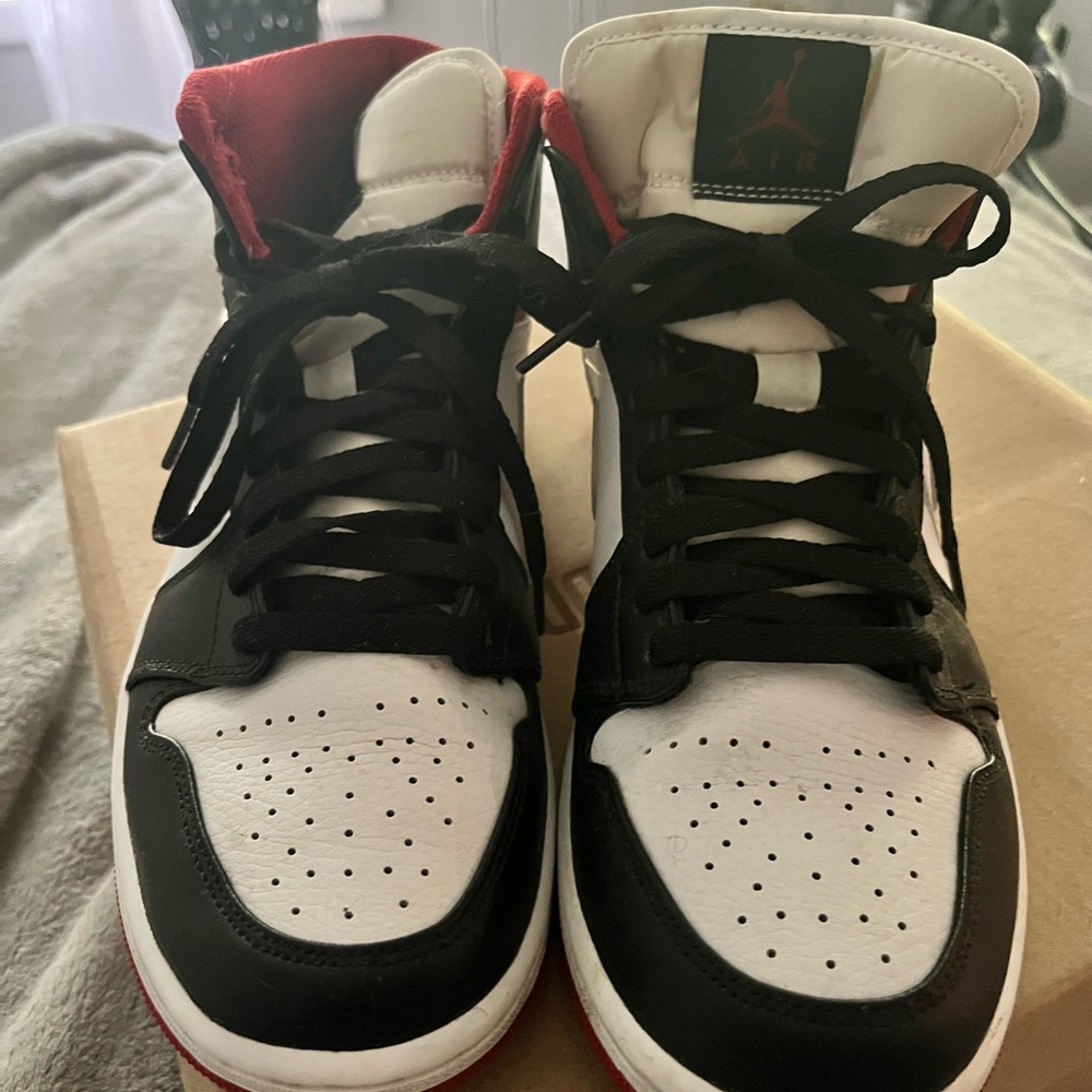 Men’s Size 8 Air Jordan’s